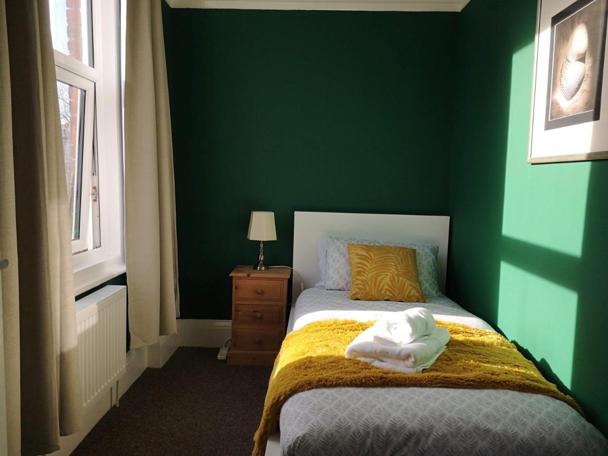 2 Bedroom Apartment At Kent Escapes Short Lets & Serviced Accommodation Kent, Bouverie Escape Folkestone With Wifi Ngoại thất bức ảnh