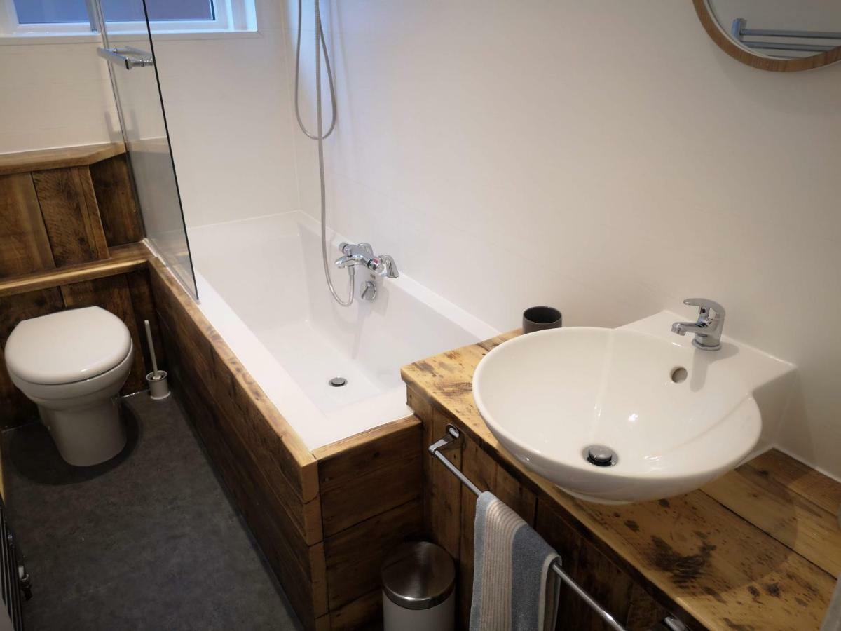 2 Bedroom Apartment At Kent Escapes Short Lets & Serviced Accommodation Kent, Bouverie Escape Folkestone With Wifi Ngoại thất bức ảnh