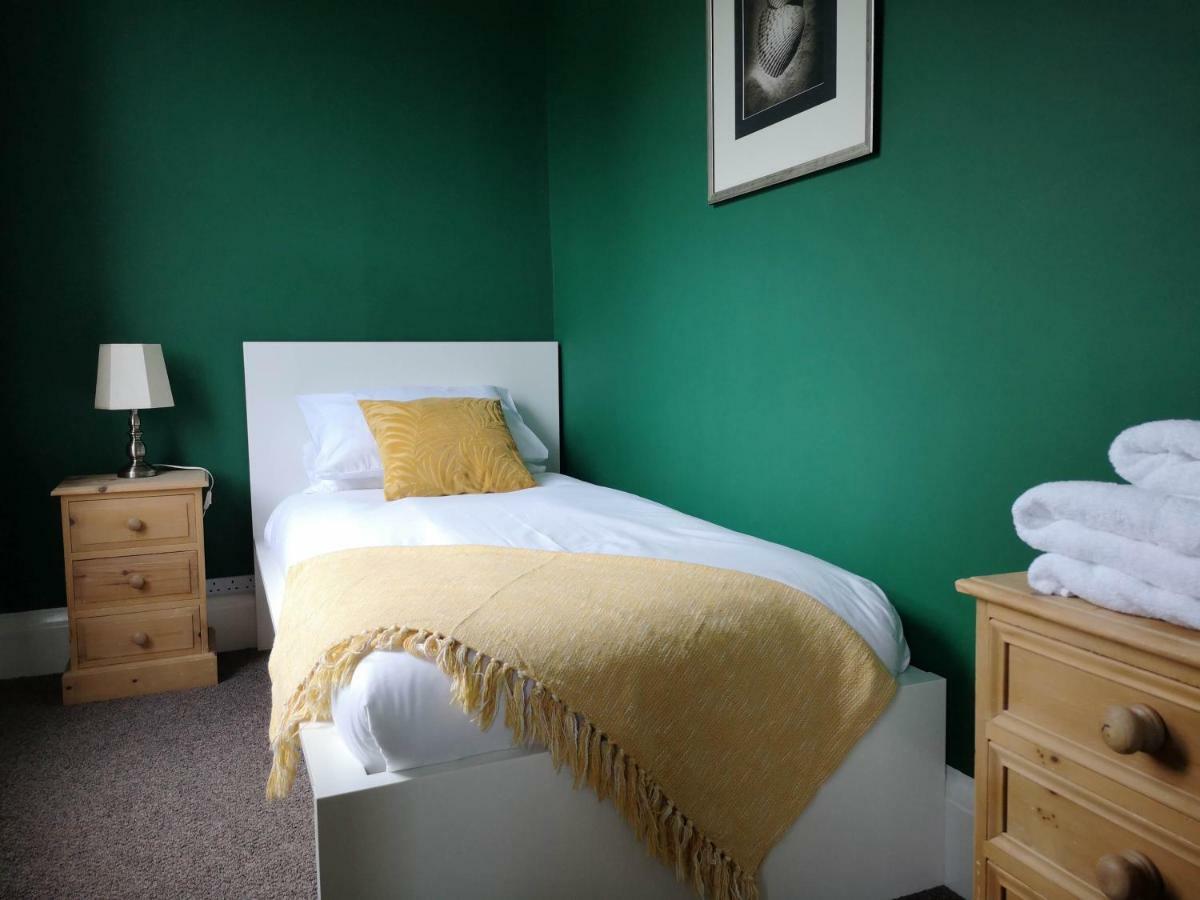 2 Bedroom Apartment At Kent Escapes Short Lets & Serviced Accommodation Kent, Bouverie Escape Folkestone With Wifi Ngoại thất bức ảnh