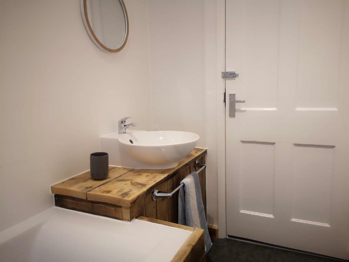2 Bedroom Apartment At Kent Escapes Short Lets & Serviced Accommodation Kent, Bouverie Escape Folkestone With Wifi Ngoại thất bức ảnh