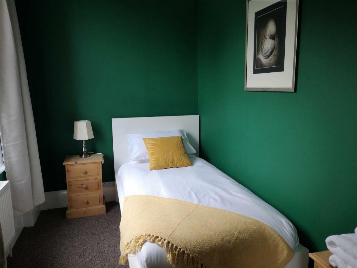 2 Bedroom Apartment At Kent Escapes Short Lets & Serviced Accommodation Kent, Bouverie Escape Folkestone With Wifi Ngoại thất bức ảnh